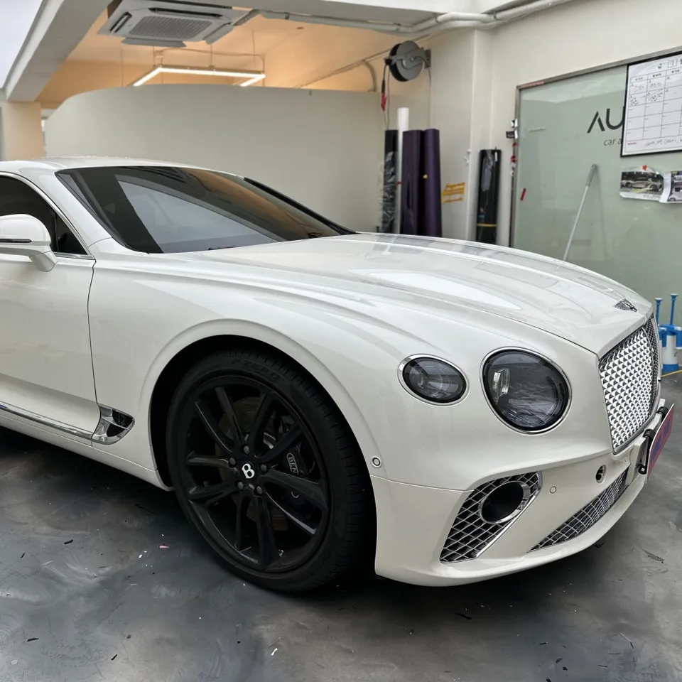 Bentley Continental GTのPPF施工事例|ブラックカラーで個性を演出 施工写真 1-1