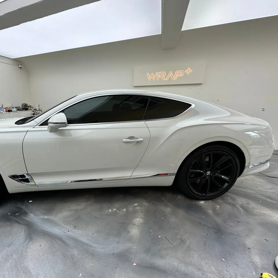 Bentley Continental GTのPPF施工事例|ブラックカラーで個性を演出 施工写真 2-1