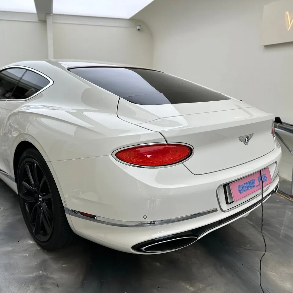 Bentley Continental GTのPPF施工事例|ブラックカラーで個性を演出 施工写真 3-1