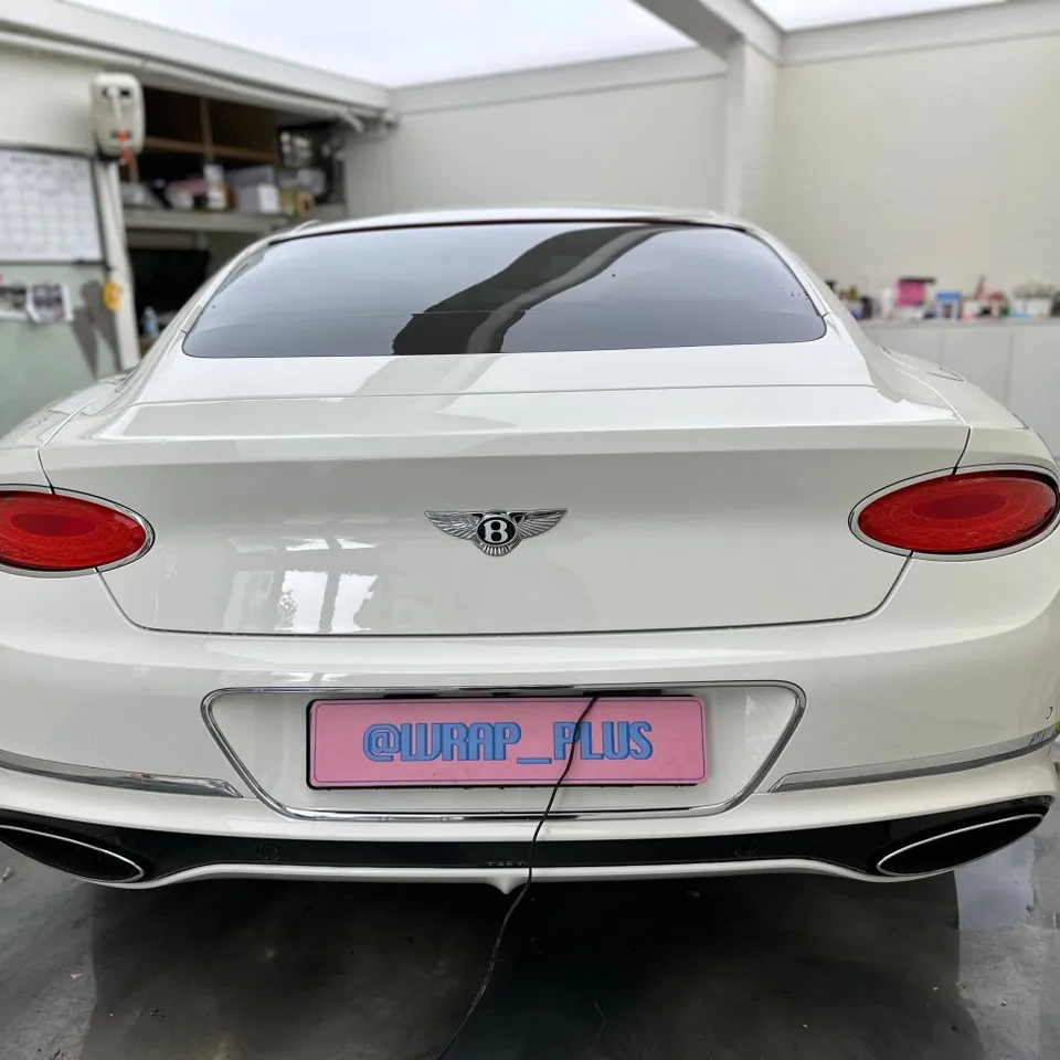 Bentley Continental GTのPPF施工事例|ブラックカラーで個性を演出 施工写真 1-2