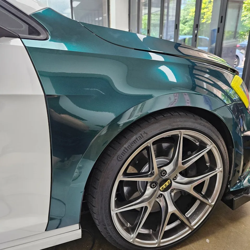 Volkswagen Golfのカーラッピング事例 施工写真 4