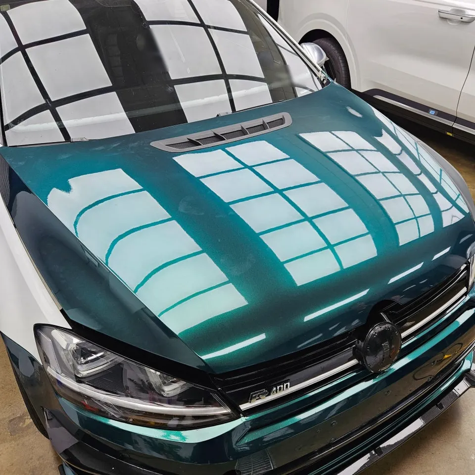 Volkswagen Golfのカーラッピング事例 施工写真 5