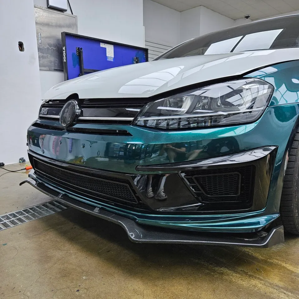 Volkswagen Golfのカーラッピング事例 施工写真 6
