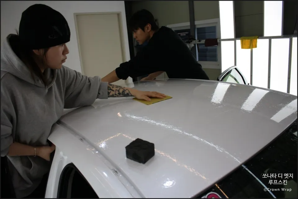 Hyundaiのカーラッピング事例 施工写真 4-2