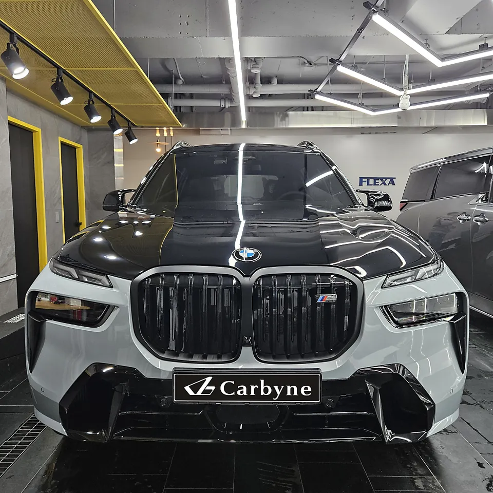 BMW X7 M60i vinyl wrap - BMW X7 M60i Vinyl Wrap Review: Glossy Two-Tone Finish photo 6
