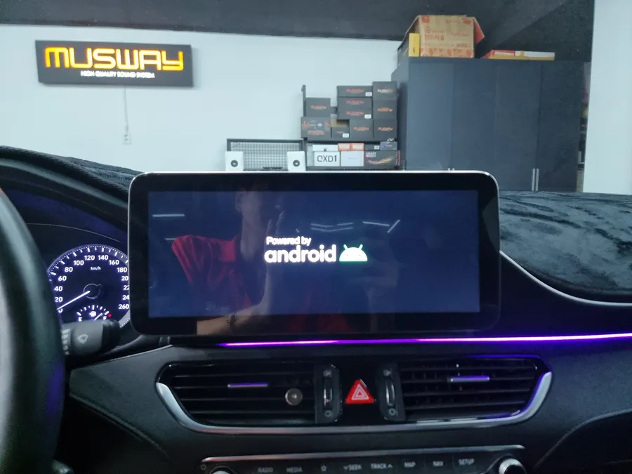 Hyundai Grandeur IGのAndroid Auto・CarPlay取付事例 施工写真 1-2