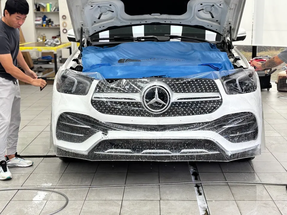 メルセデス・ベンツ GLE 450 PPF施工事例:費用目安と仕上がり 施工写真 1-2