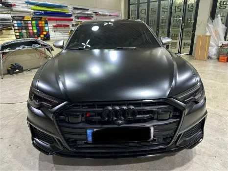 Audi A6のカーラッピング事例|サテンブラックで洗練された印象に 施工写真 1-2