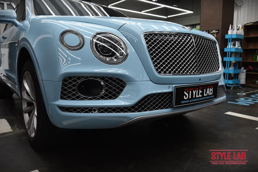 Bentley Bentaygaのカーラッピング事例 施工写真 3-2