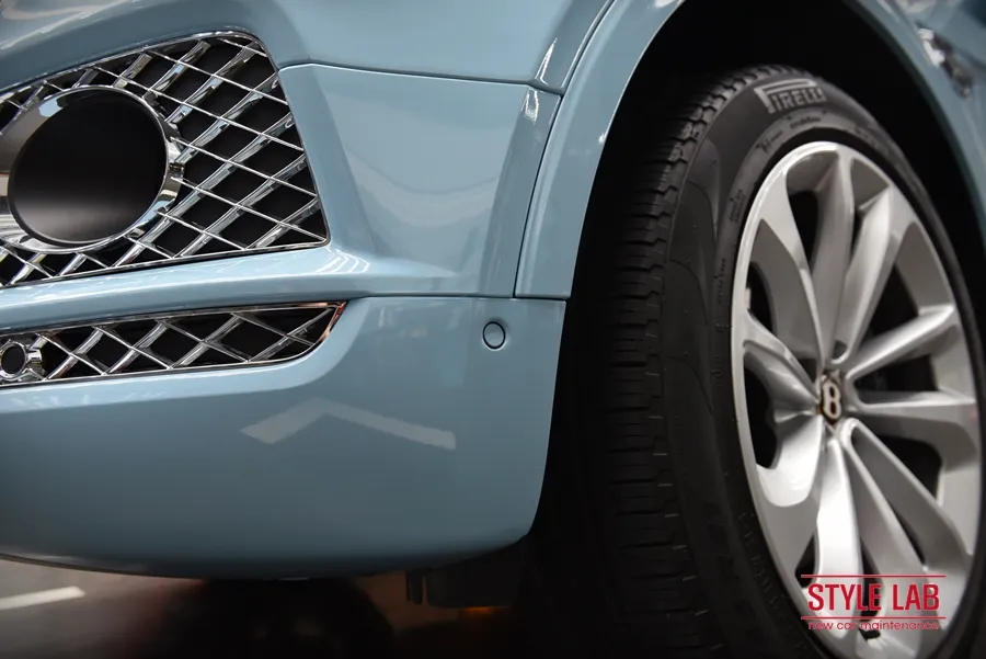 Bentley Bentaygaのカーラッピング事例 施工写真 4-2