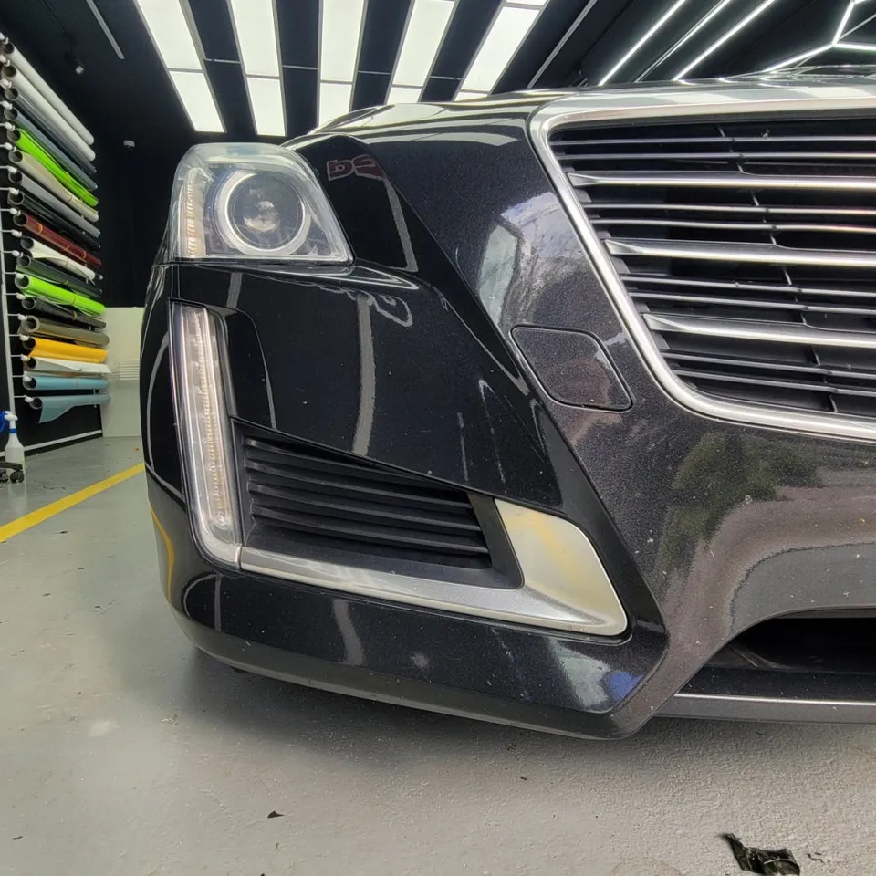Cadillac CTSのカーラッピング事例|クロームパーツの質感変化 施工写真 3-1