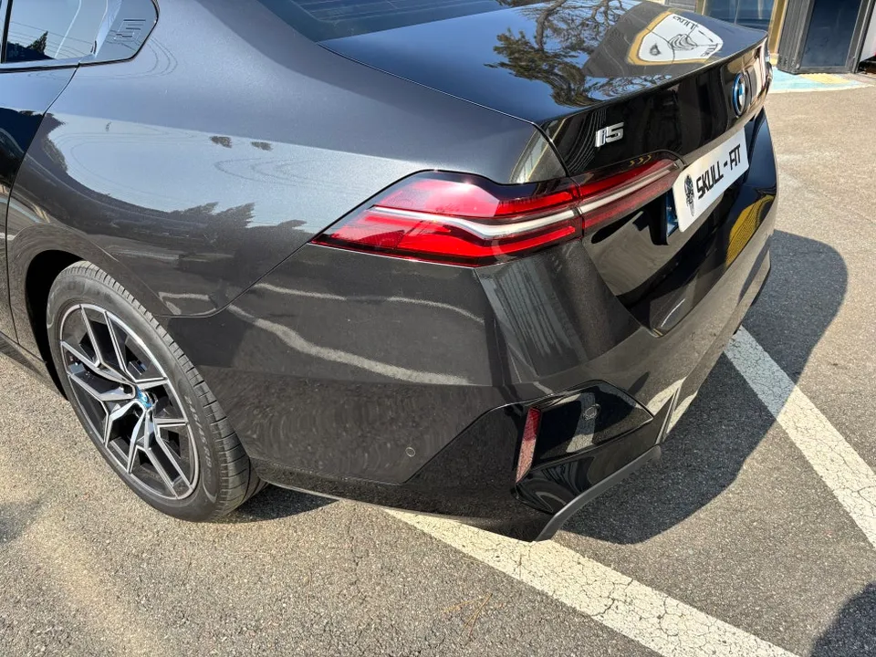BMW i5 vinyl wrap - BMW i5 Vinyl Wrap Review: Cost & Installation photo 4