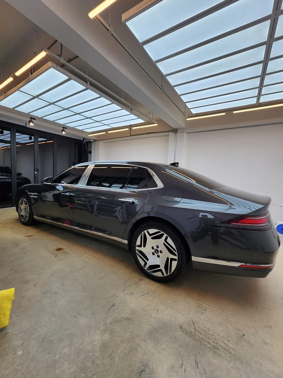 Genesis G90のガラスコーティング事例 施工写真 3-1
