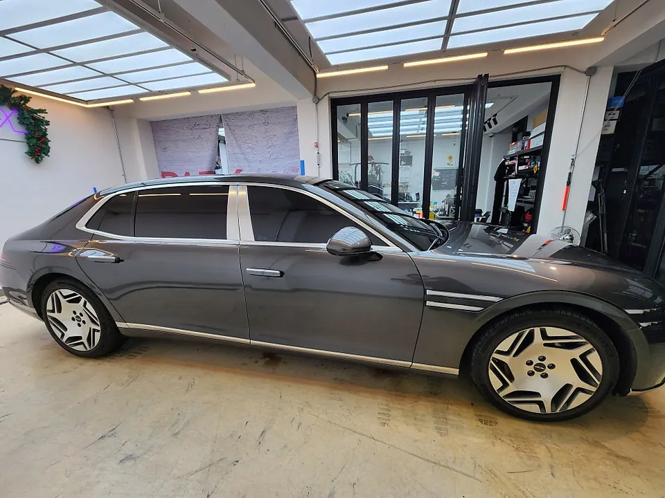 Genesis G90のガラスコーティング事例 施工写真 4-1