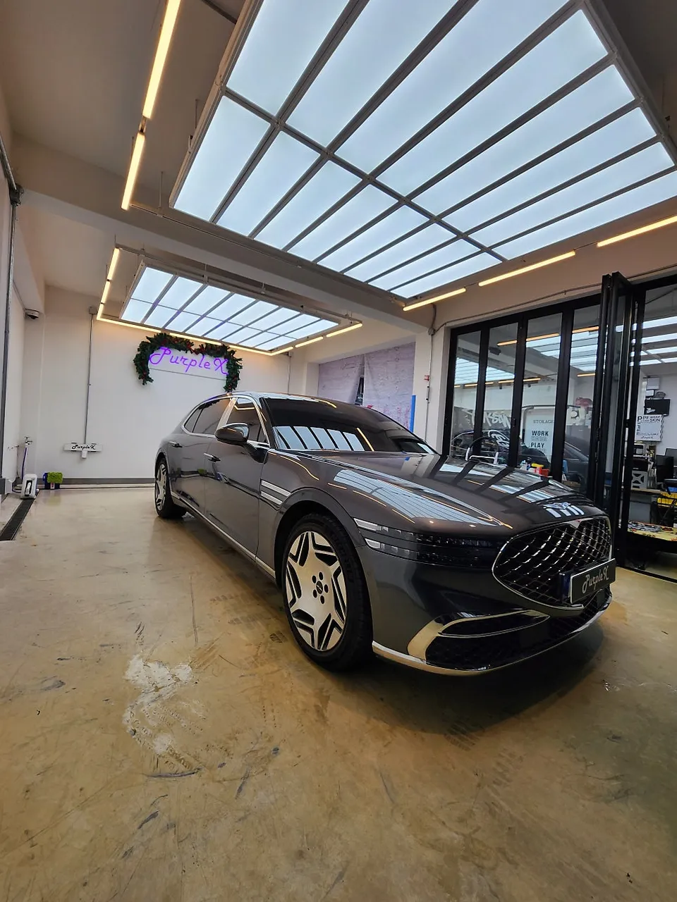 Genesis G90のガラスコーティング事例 施工写真 1-2