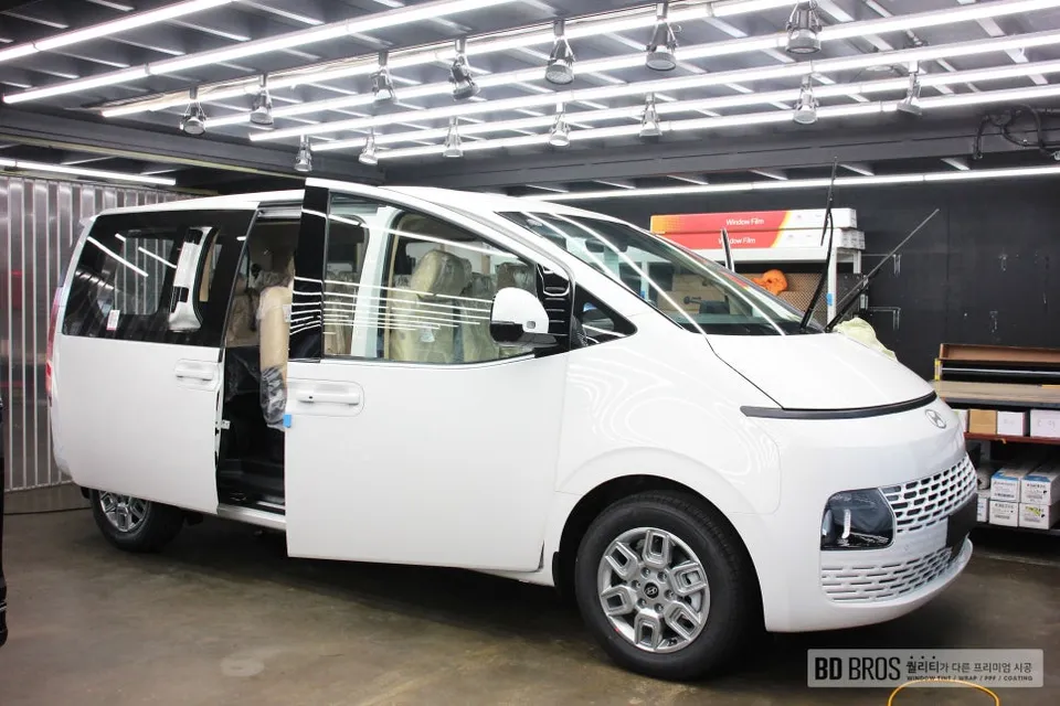 Hyundai Stariaのカーフィルム施工事例|費用目安・仕上がり 施工写真 3-2