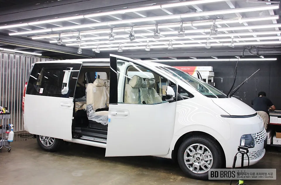 Hyundai Stariaのカーフィルム施工事例|費用目安・仕上がり 施工写真 3-3