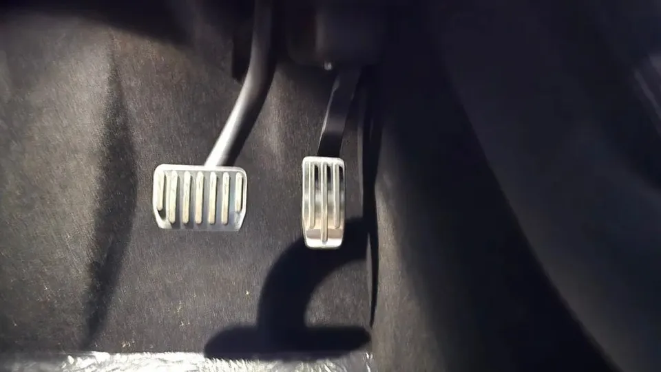 Tesla Model Yのカーフィルム施工事例|費用目安・仕上がり 施工写真 1-2