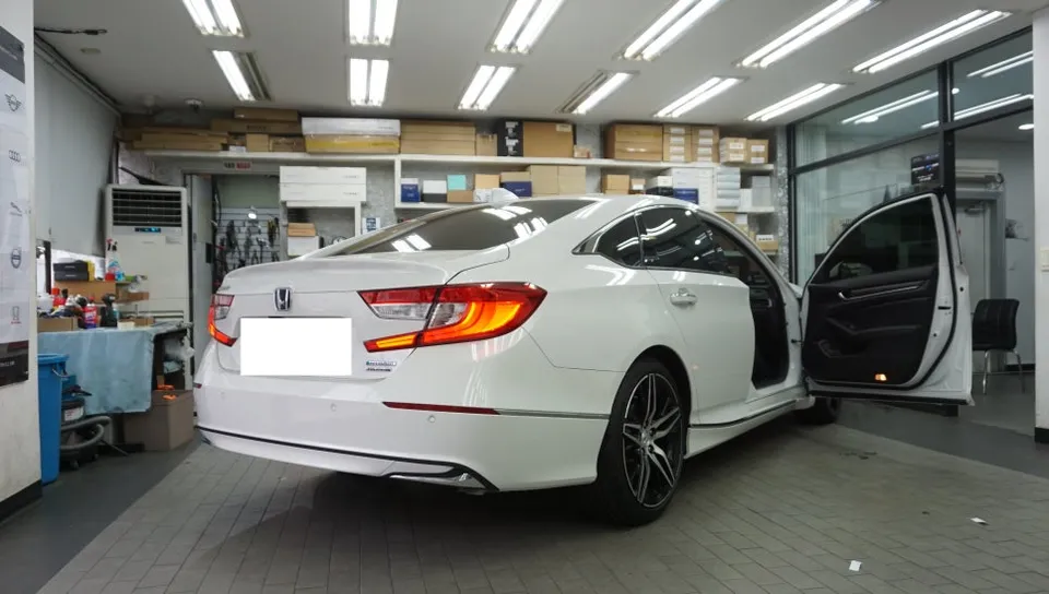 Honda Accordのドラレコ取付事例|費用目安と仕上がり 施工写真 4-2
