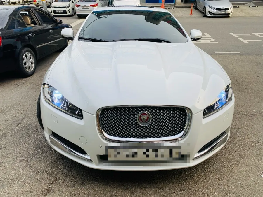 Jaguar XF lighting upgrade installation result