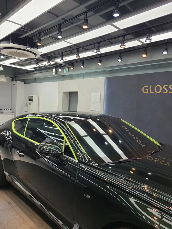 Bentley Continental GTのガラスコーティング事例 施工写真 2-1
