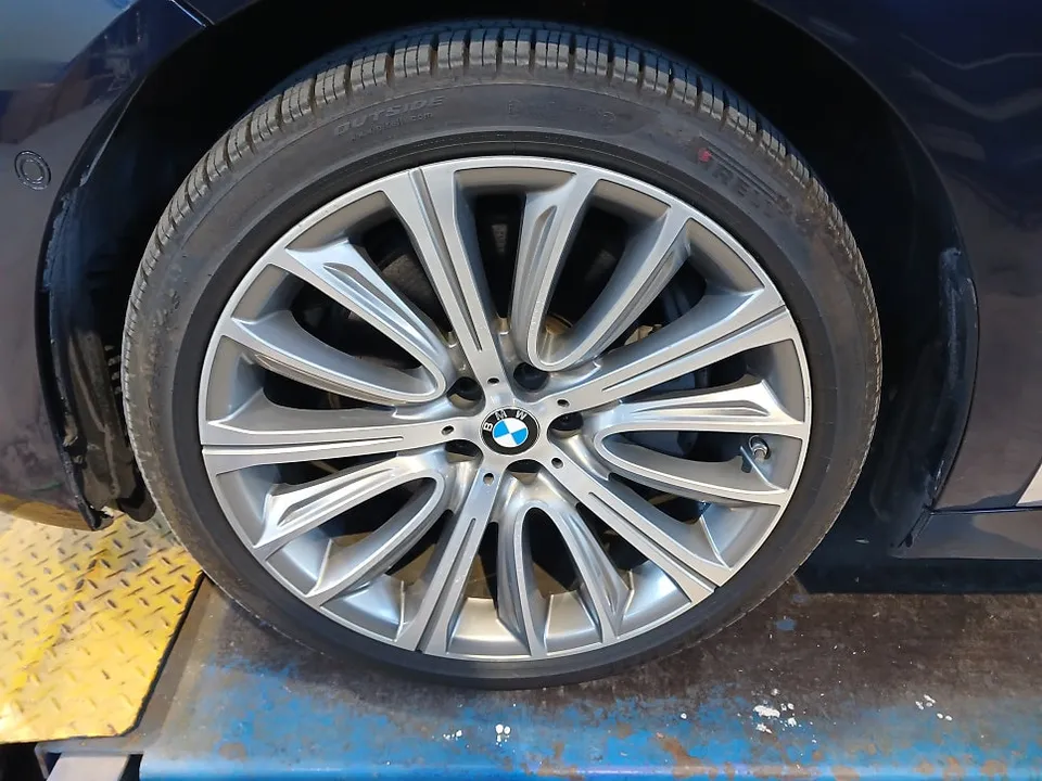 BMW 7 Series G11/G12 wheel repair - BMW 7 Series G11/G12 Wheel Repair Review - Cost & Results photo 4