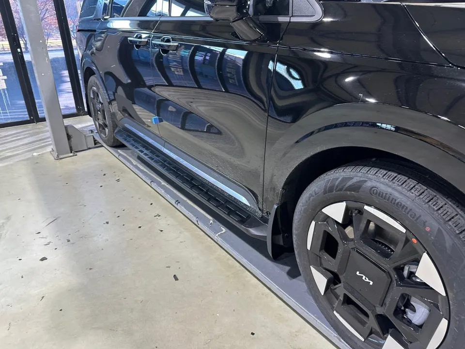 Kia Carnival KA4 body kit - Kia Carnival KA4 Body Kit Installation Review photo 5