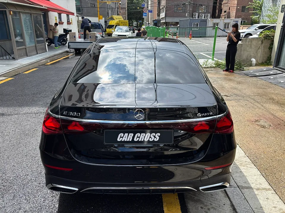 Mercedes-Benz E300 PPF施工事例:費用目安と仕上がり 施工写真 3-1