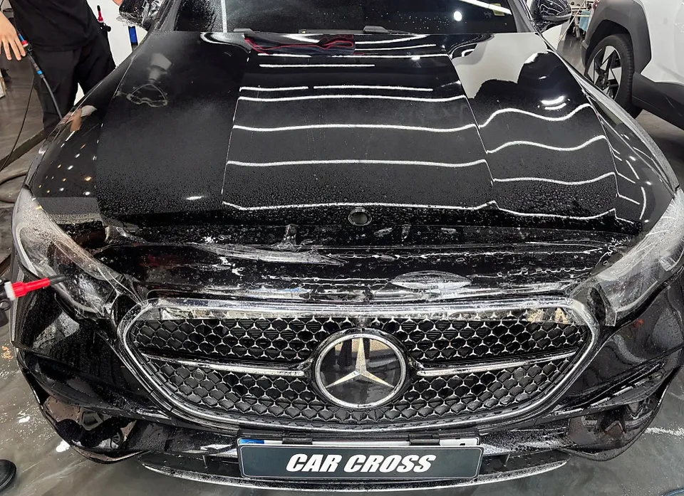 Mercedes-Benz E300 PPF施工事例:費用目安と仕上がり 施工写真 1-2