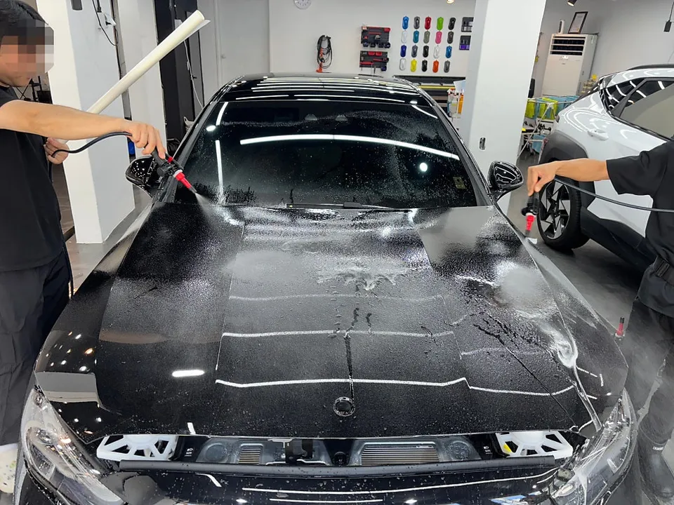 Mercedes-Benz E300 PPF施工事例:費用目安と仕上がり 施工写真 3-2