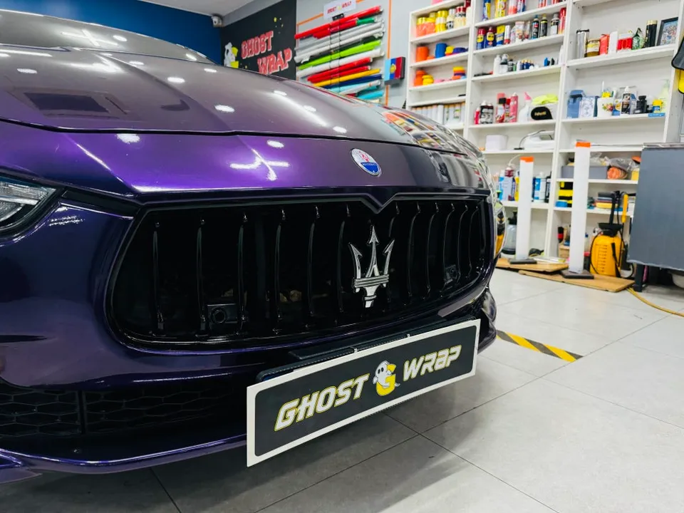 Maserati Ghibliのカーラッピング事例|クローム除去とライトフィルム 施工写真 3-3
