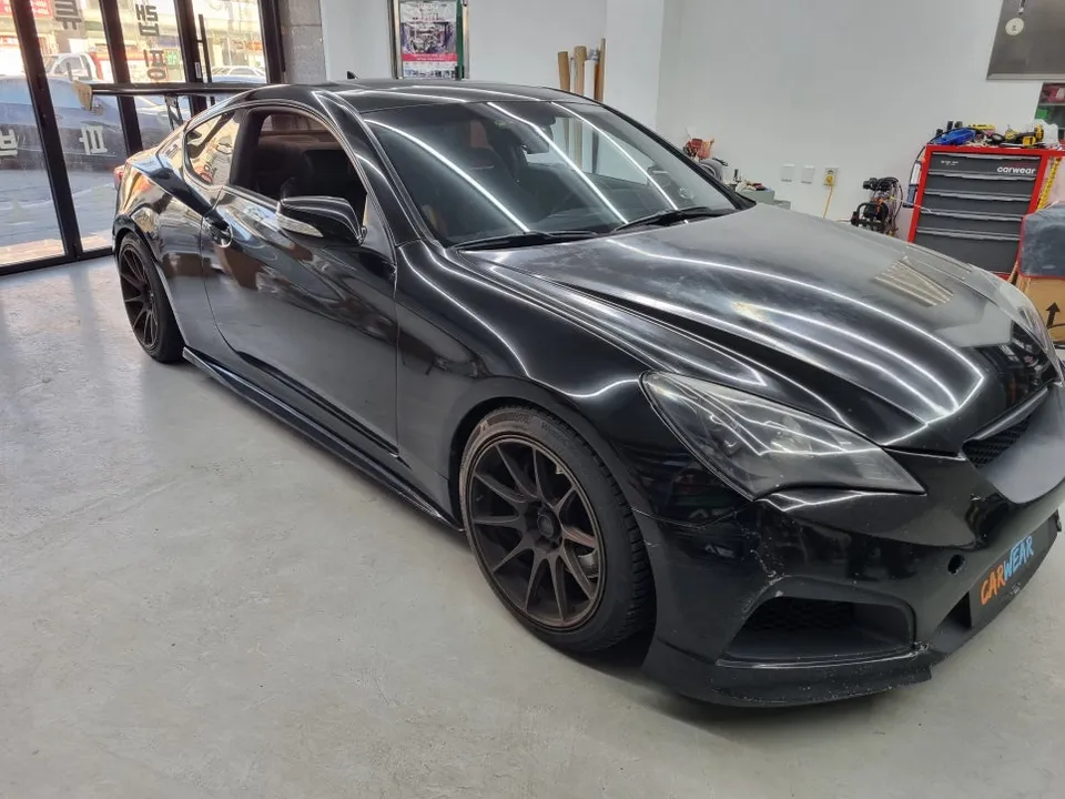 Hyundai Genesis Coupeのカーラッピング事例|費用目安・仕上がり 施工写真 1-1