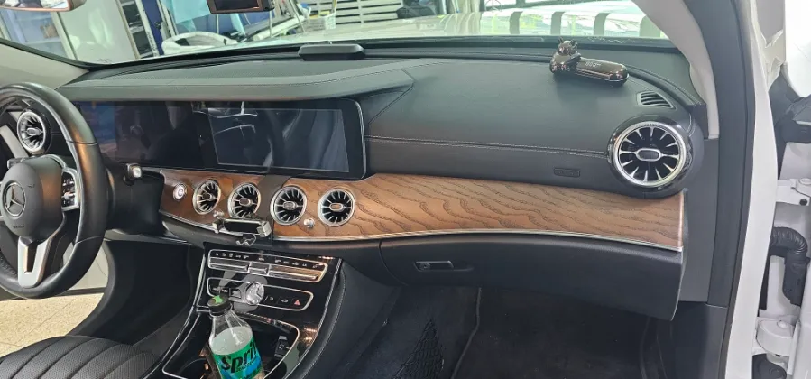 Mercedes-Benz E-Class W213 ambient lighting installation result