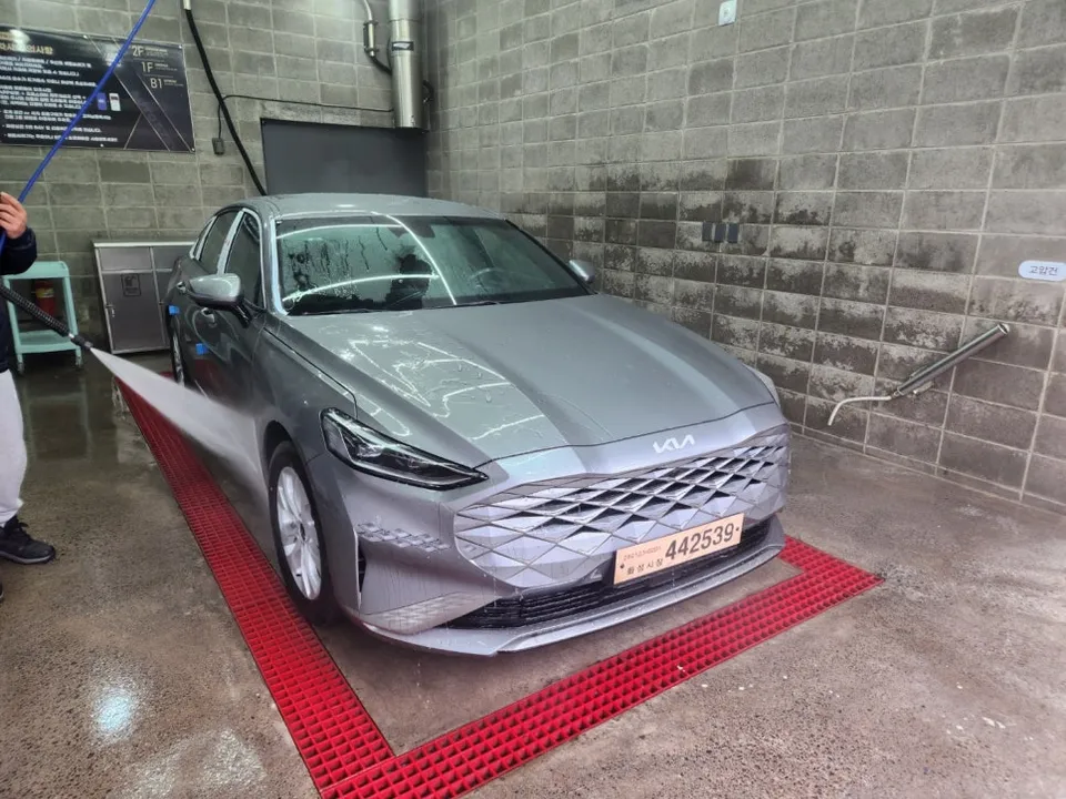 Kia K8のドライブレコーダー取付事例 施工写真 1-2