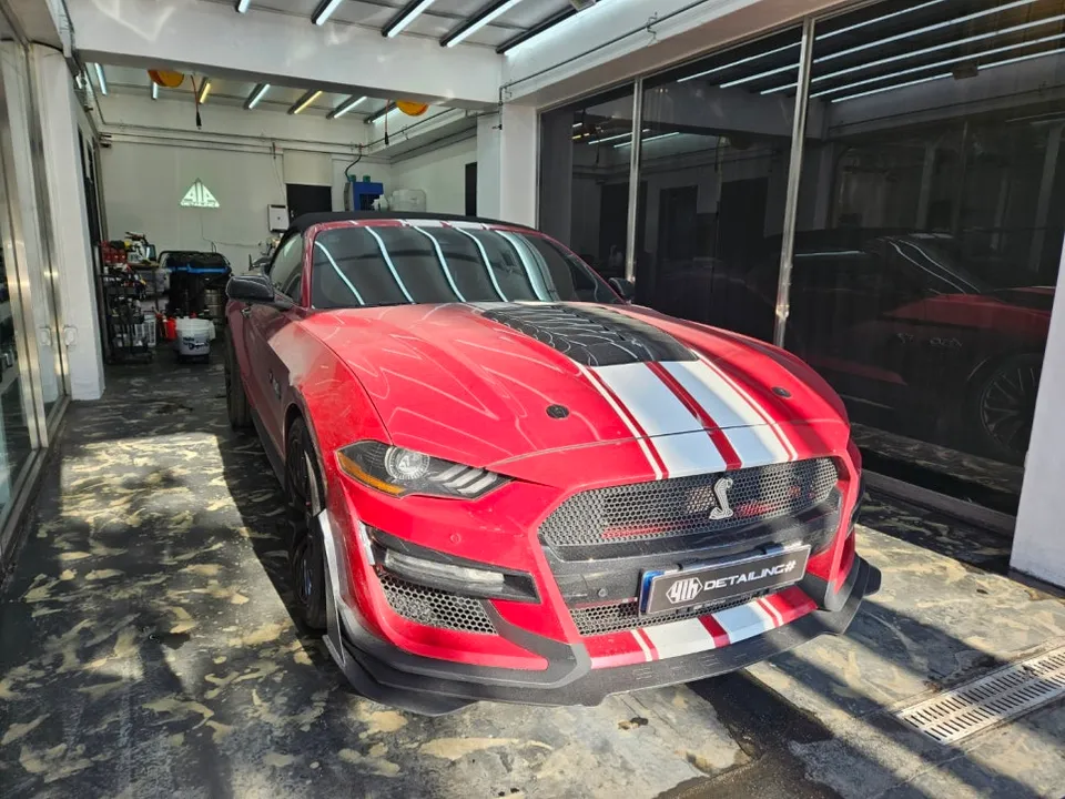 Ford Mustangのガラスコーティング事例|費用目安と仕上がり 施工写真 2-1