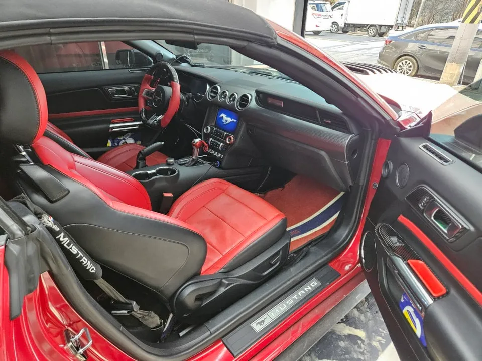 Ford Mustangのガラスコーティング事例|費用目安と仕上がり 施工写真 1-2
