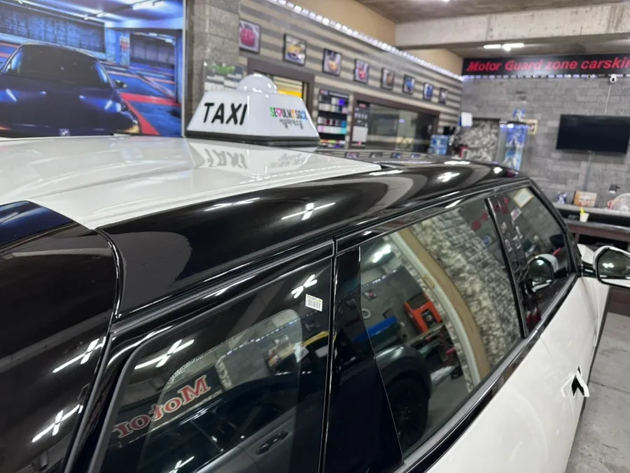 Kia EV4 vinyl wrap - Kia EV4 Vinyl Wrap Review: High Gloss Black Two-Tone Upgrade photo 4