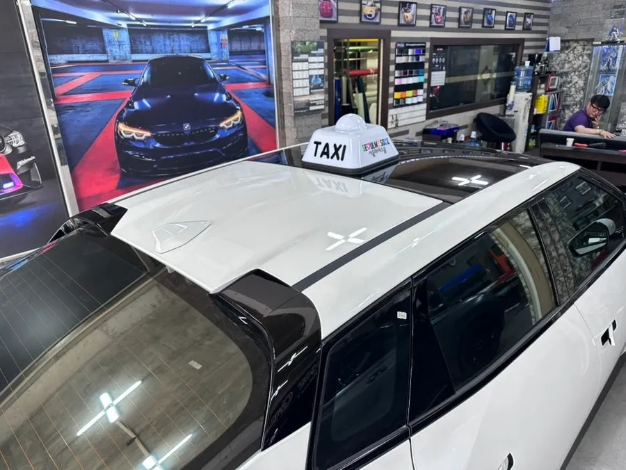 Kia EV4 vinyl wrap - Kia EV4 Vinyl Wrap Review: High Gloss Black Two-Tone Upgrade photo 5