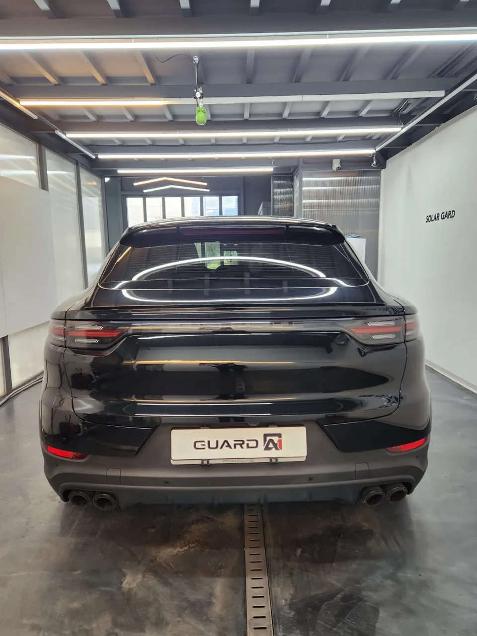 Porsche Cayenne PPF施工事例｜再施工と部分施工 施工写真 2-1
