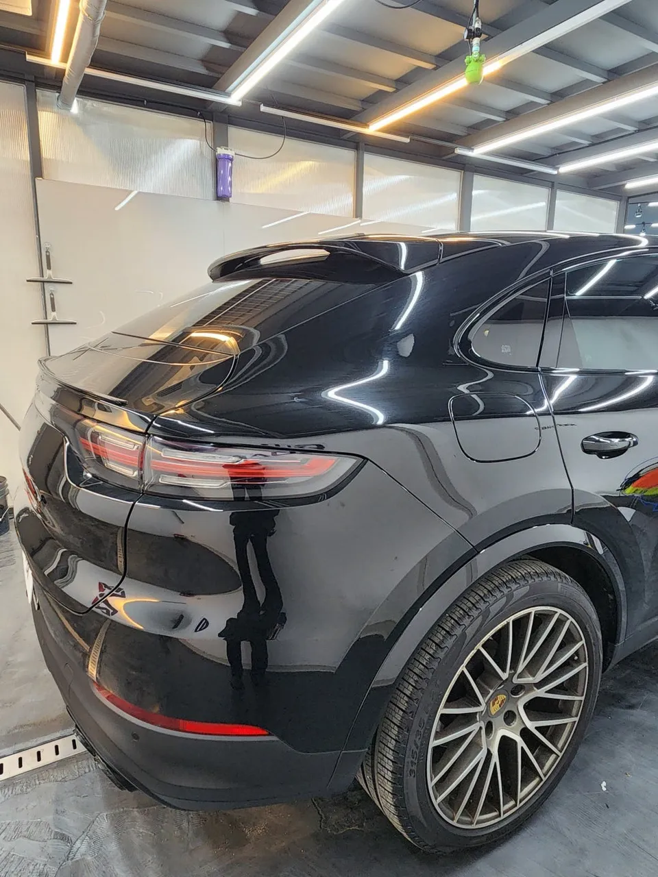 Porsche Cayenne PPF施工事例｜再施工と部分施工 施工写真 5-1