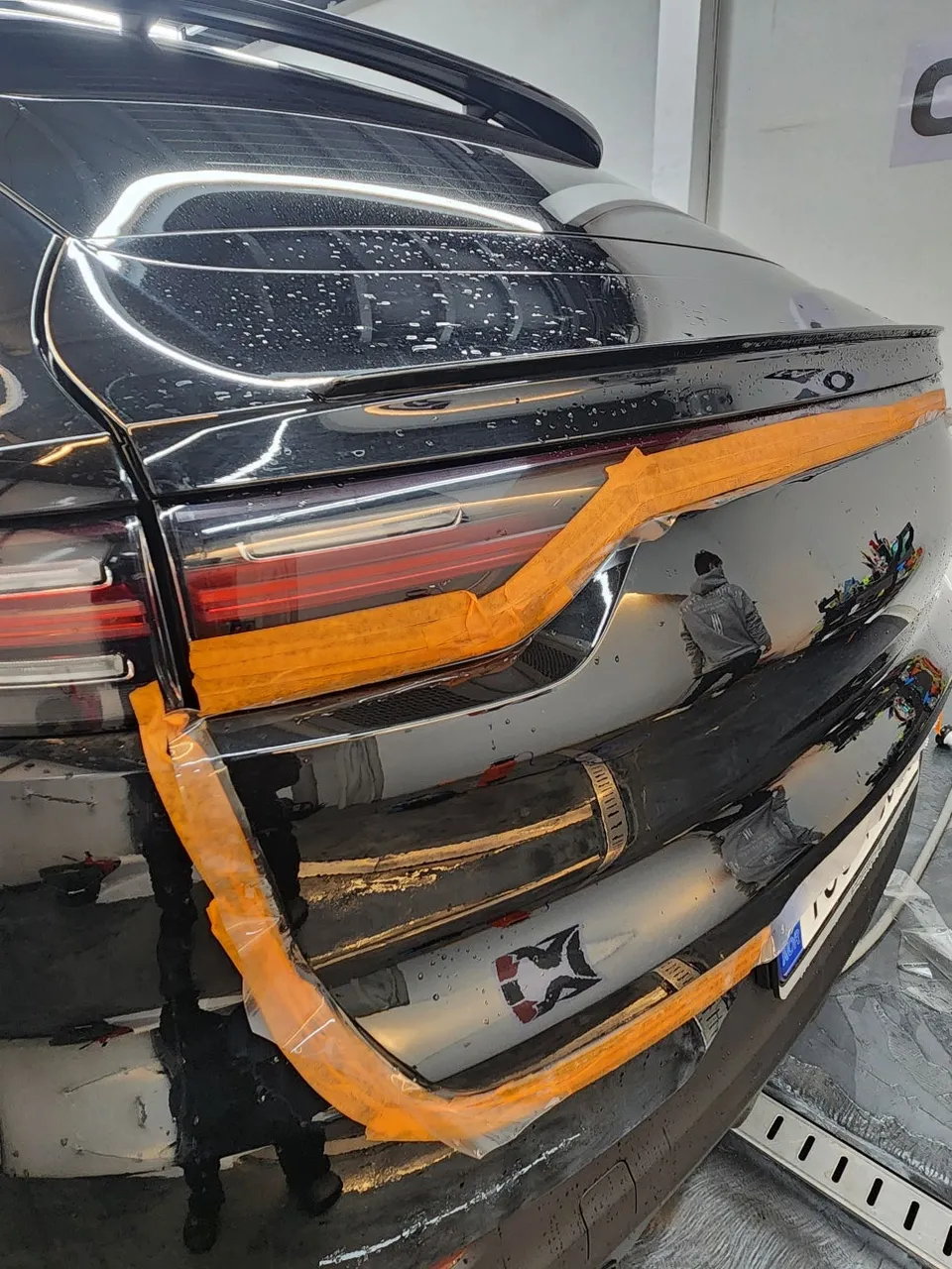 Porsche Cayenne PPF施工事例｜再施工と部分施工 施工写真 1-2