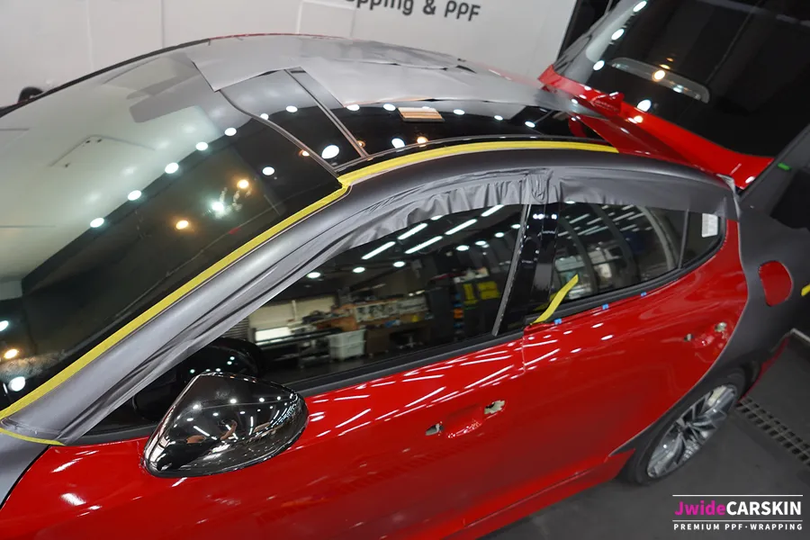 Kia Stingerのカーラッピング事例｜サテンダークグレー 施工写真 1-2
