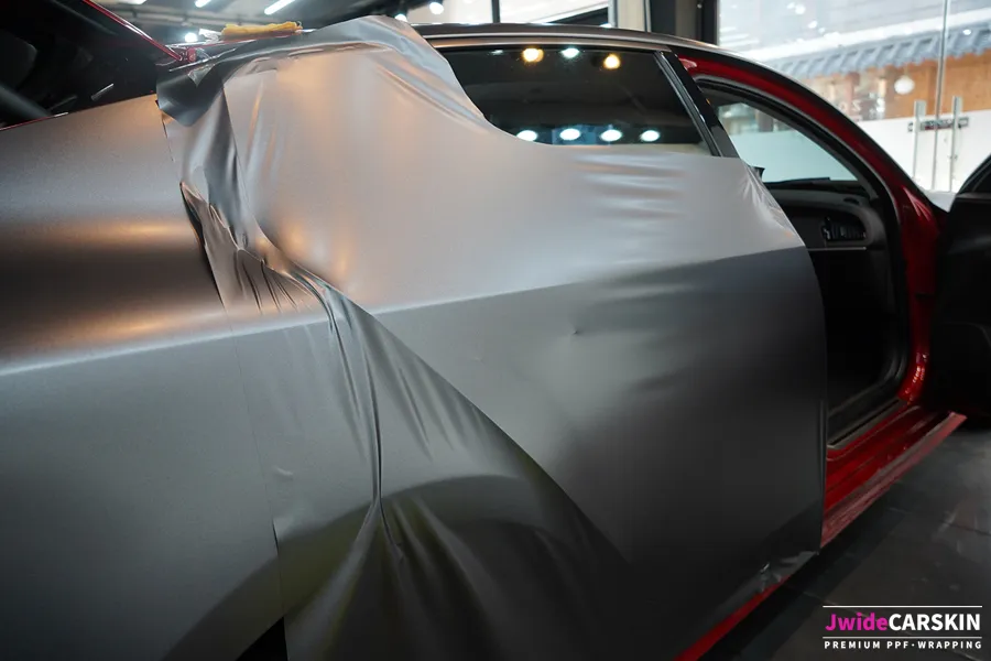 Kia Stingerのカーラッピング事例｜サテンダークグレー 施工写真 2-2