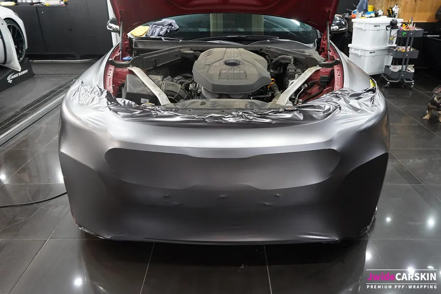 Kia Stingerのカーラッピング事例｜サテンダークグレー 施工写真 3-3