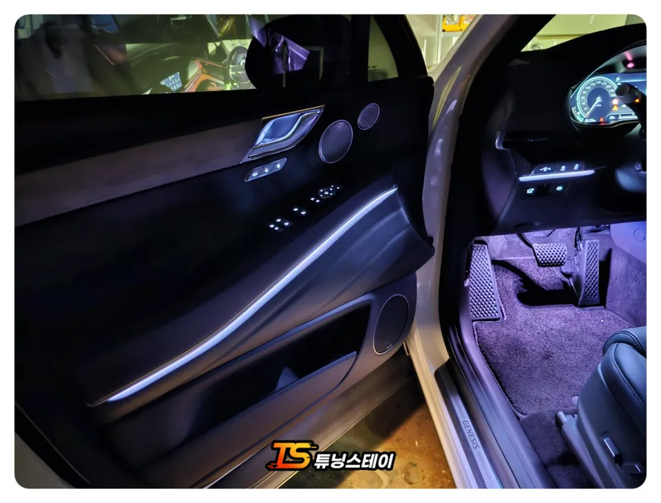 Hyundai GV80 ambient lighting - Hyundai GV80 Ambient Lighting Upgrade Review photo 4
