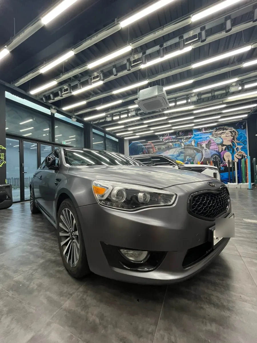 Kia K7のカーラッピング事例|サテンダークグレー 施工写真 1-2