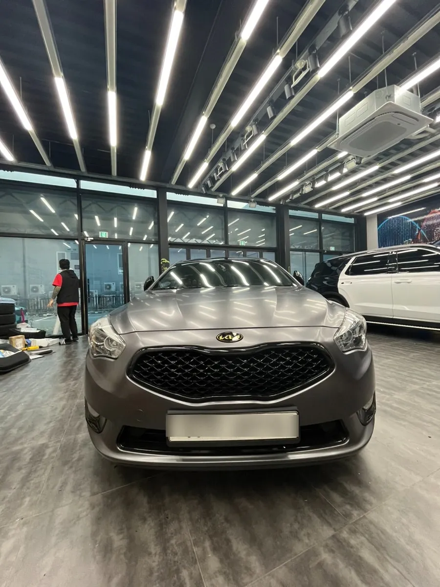 Kia K7のカーラッピング事例|サテンダークグレー 施工写真 1-3