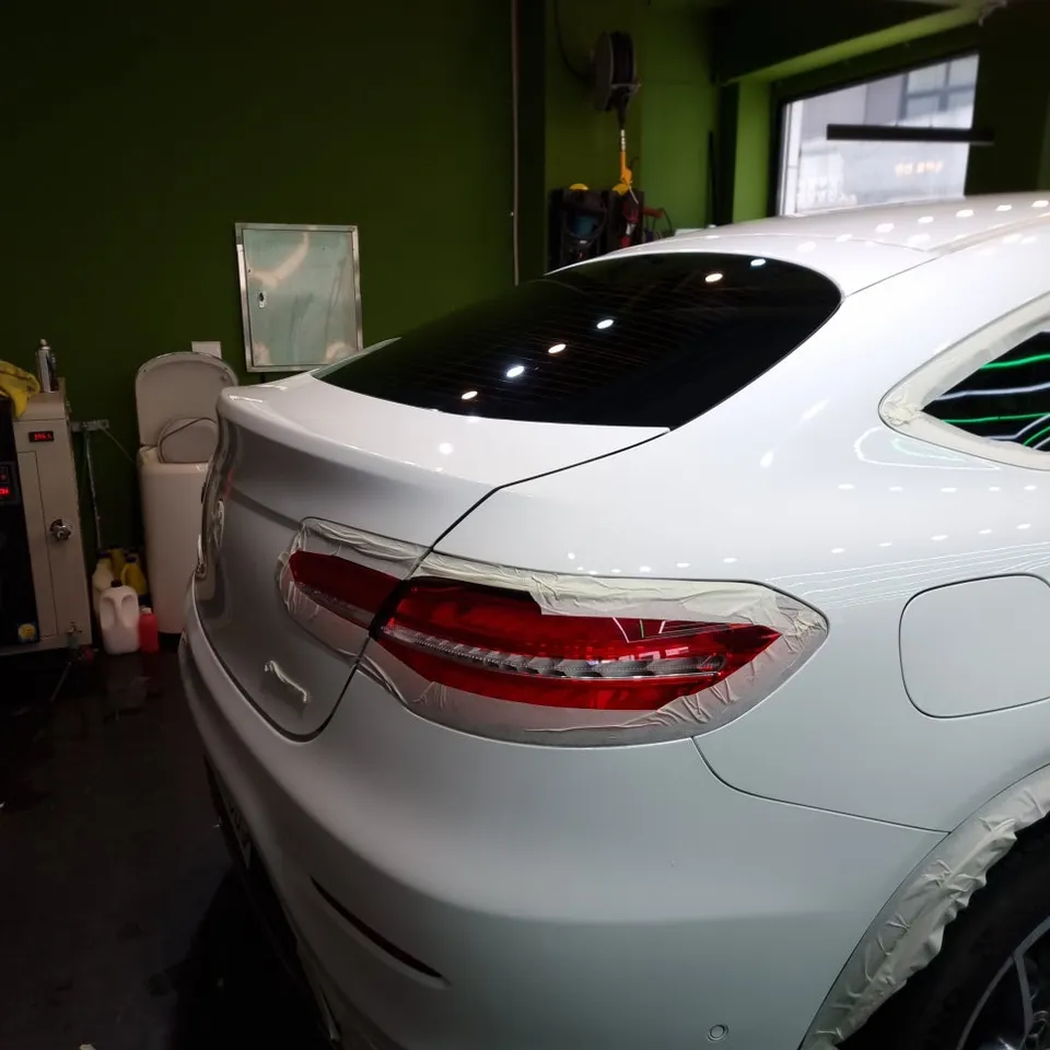 Mercedes-Benz GLC Coupeのガラスコーティング事例|韓国での施工 施工写真 1-2