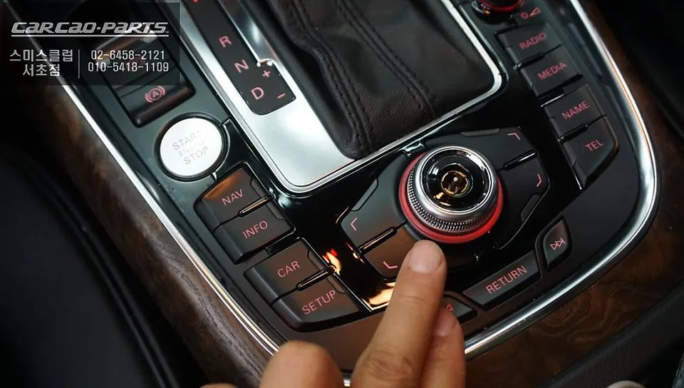 Audi Q5のAndroid Auto・CarPlay取付事例 施工写真 4-1