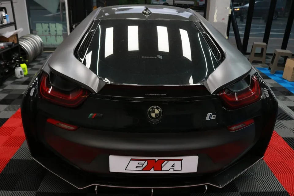 BMW i8 vinyl wrap - BMW i8 Vinyl Wrap Review: High Gloss Finish photo 4